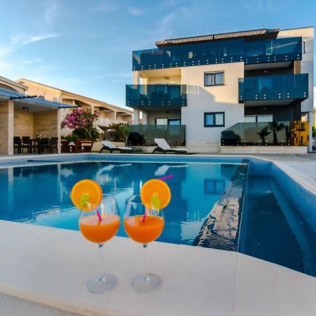 Resort Mirakul Vir Eksteriør billede